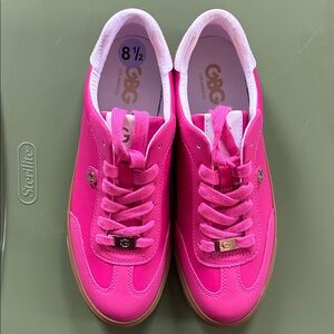 GBG Los Angeles Fuchsia Hot Pink Lace-Up Sneakers Size 8.5